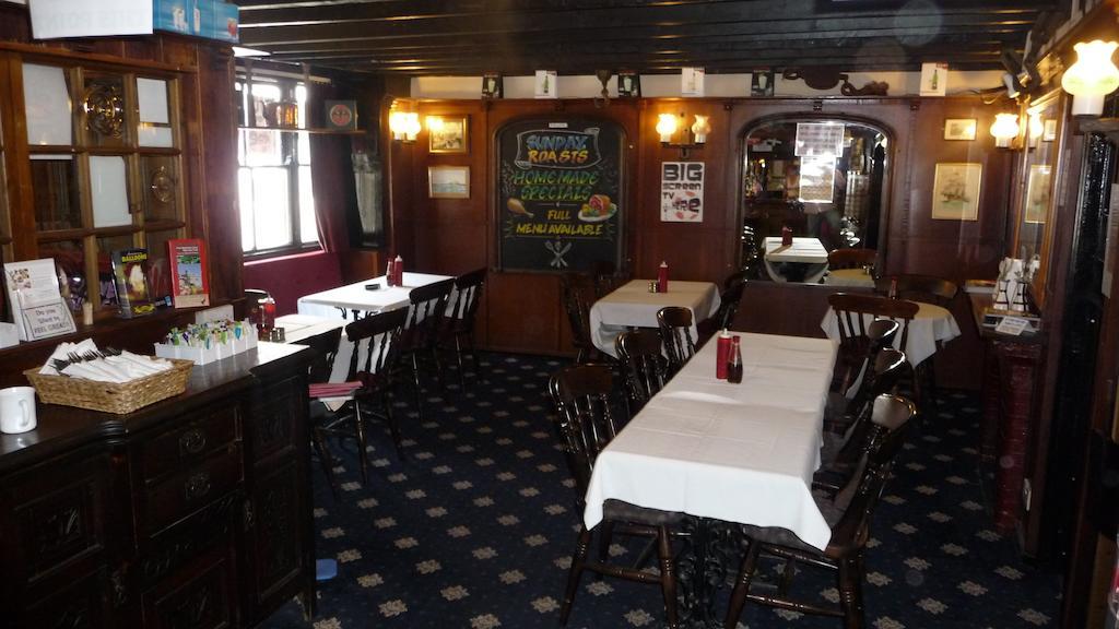 Kings Arms Hotel Penryn Buitenkant foto