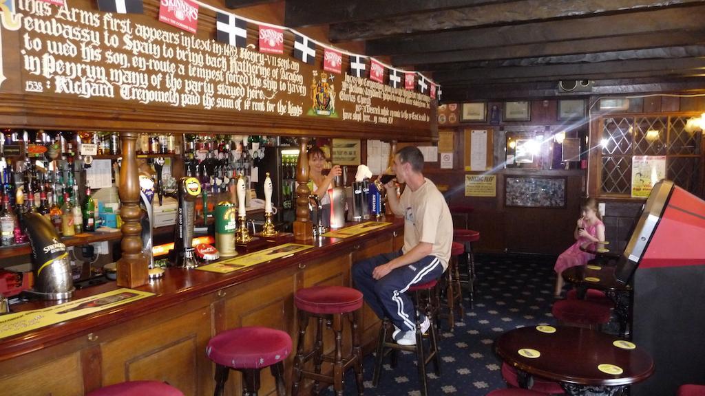 Kings Arms Hotel Penryn Buitenkant foto